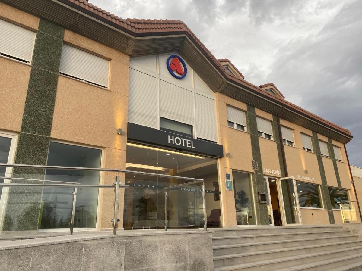 Hotel Arias Aeropuerto Santiago Del Monte Ngoại thất bức ảnh