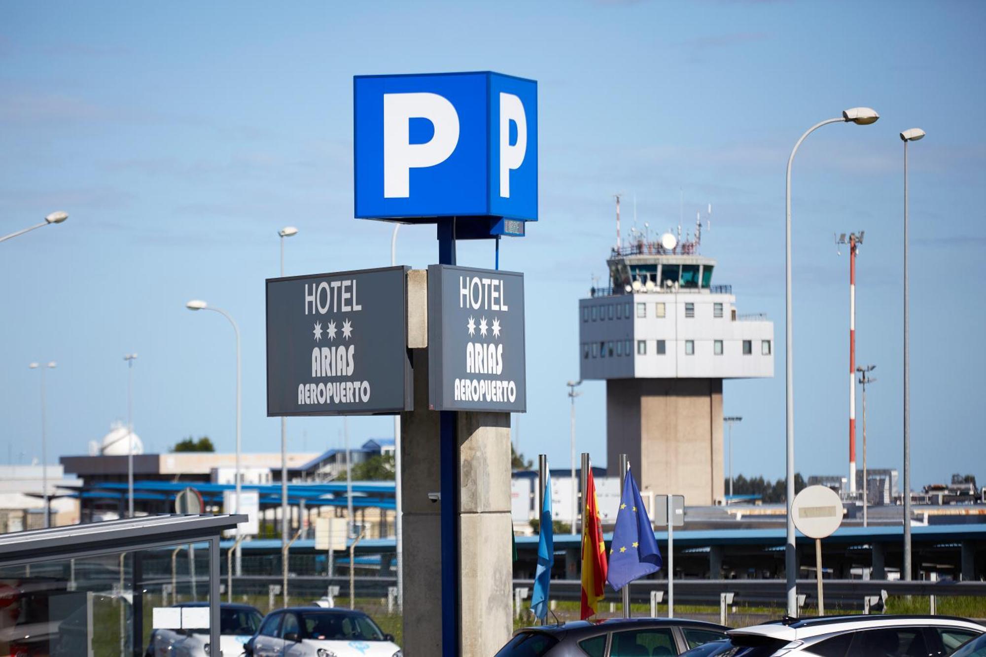 Hotel Arias Aeropuerto Santiago Del Monte Ngoại thất bức ảnh