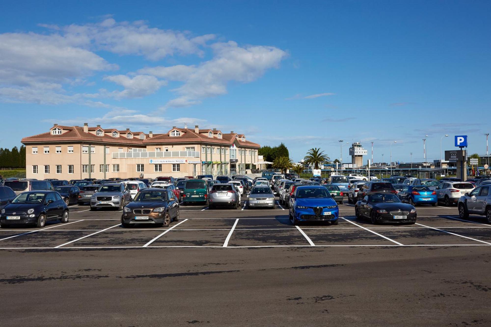 Hotel Arias Aeropuerto Santiago Del Monte Ngoại thất bức ảnh