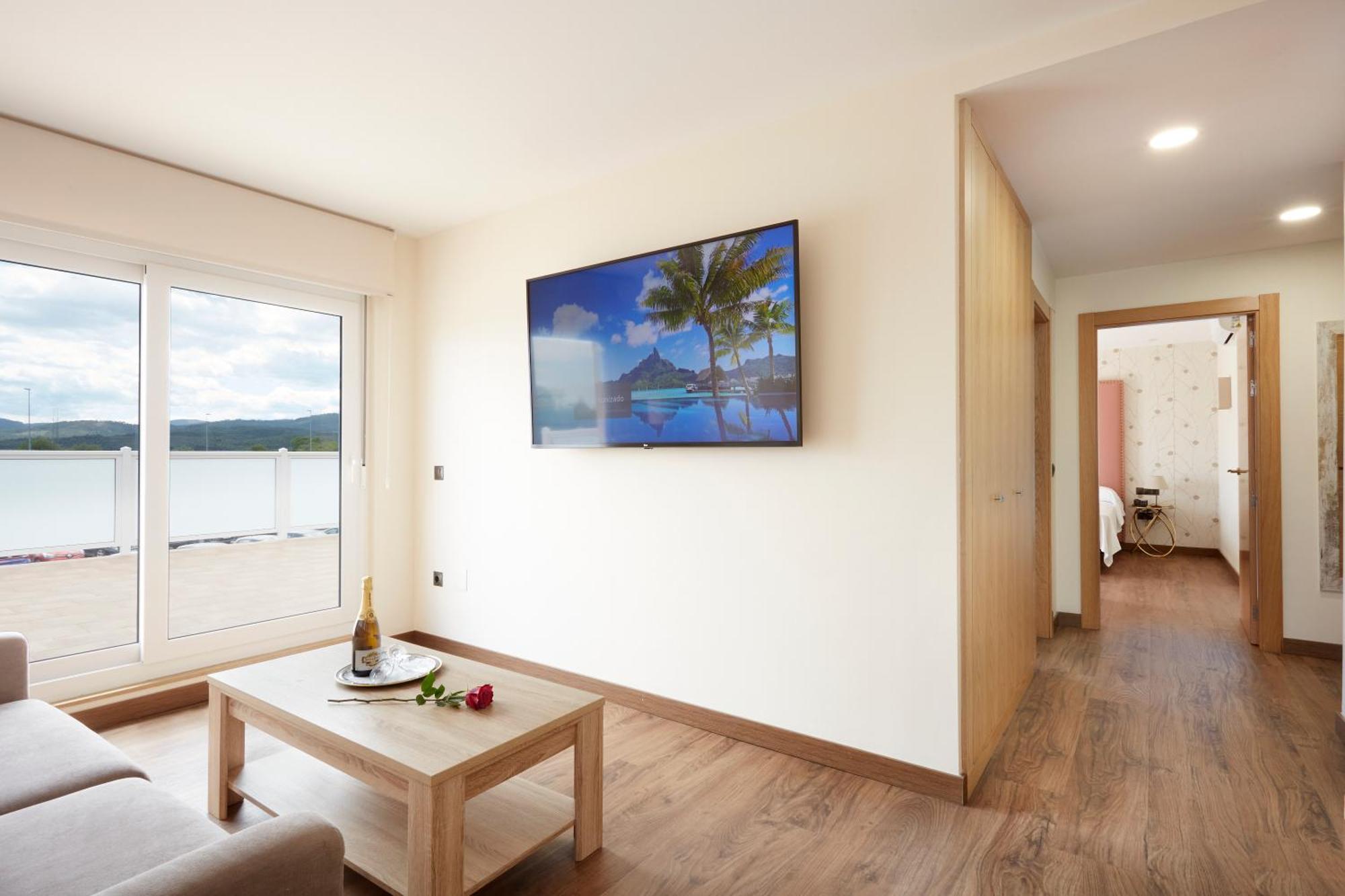 Hotel Arias Aeropuerto Santiago Del Monte Ngoại thất bức ảnh