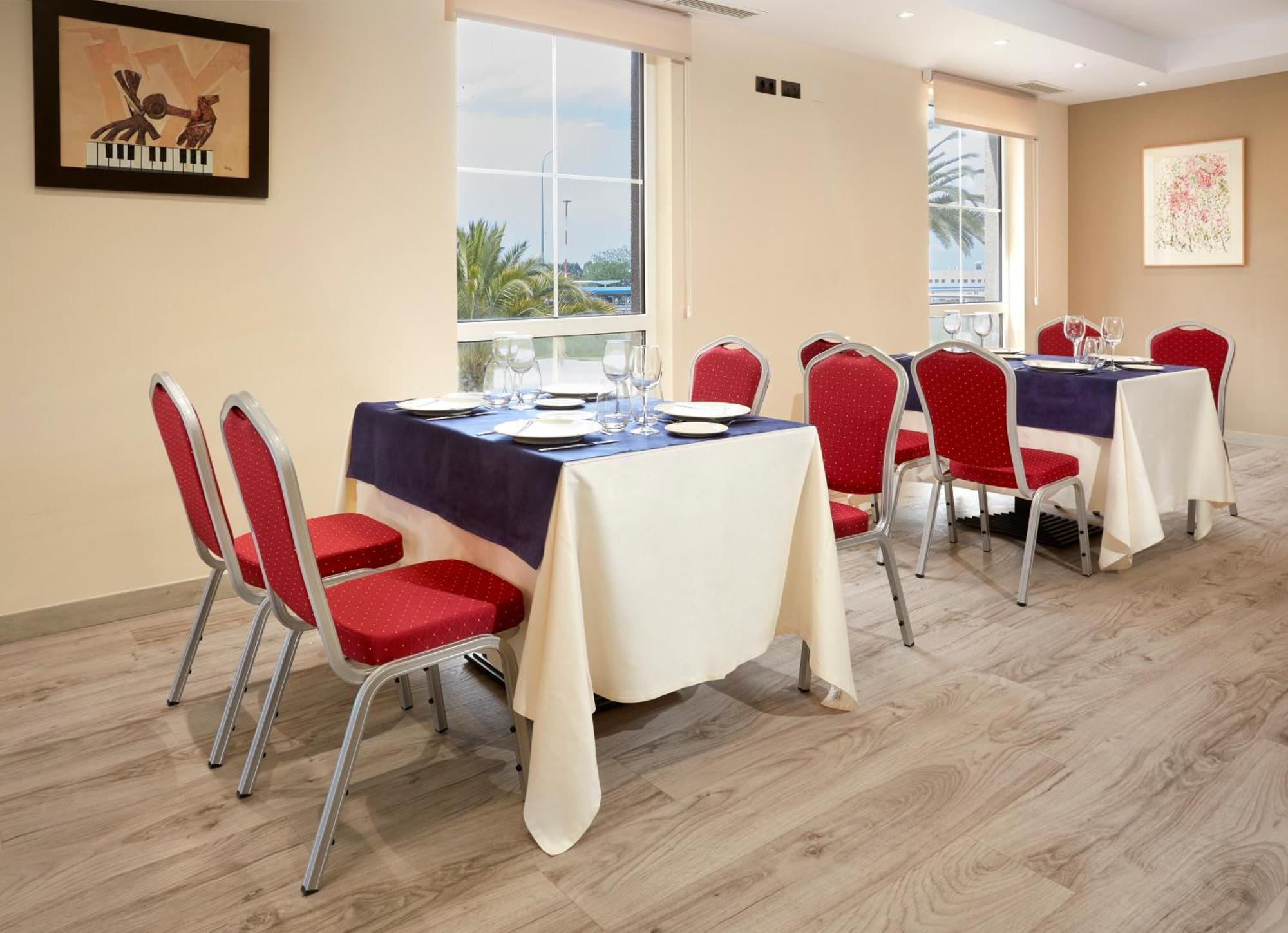 Hotel Arias Aeropuerto Santiago Del Monte Ngoại thất bức ảnh