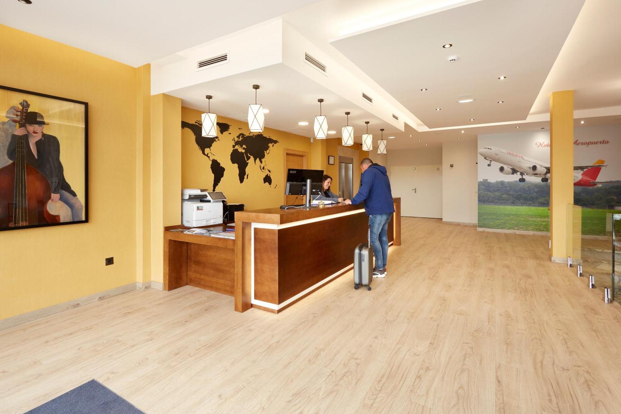 Hotel Arias Aeropuerto Santiago Del Monte Ngoại thất bức ảnh