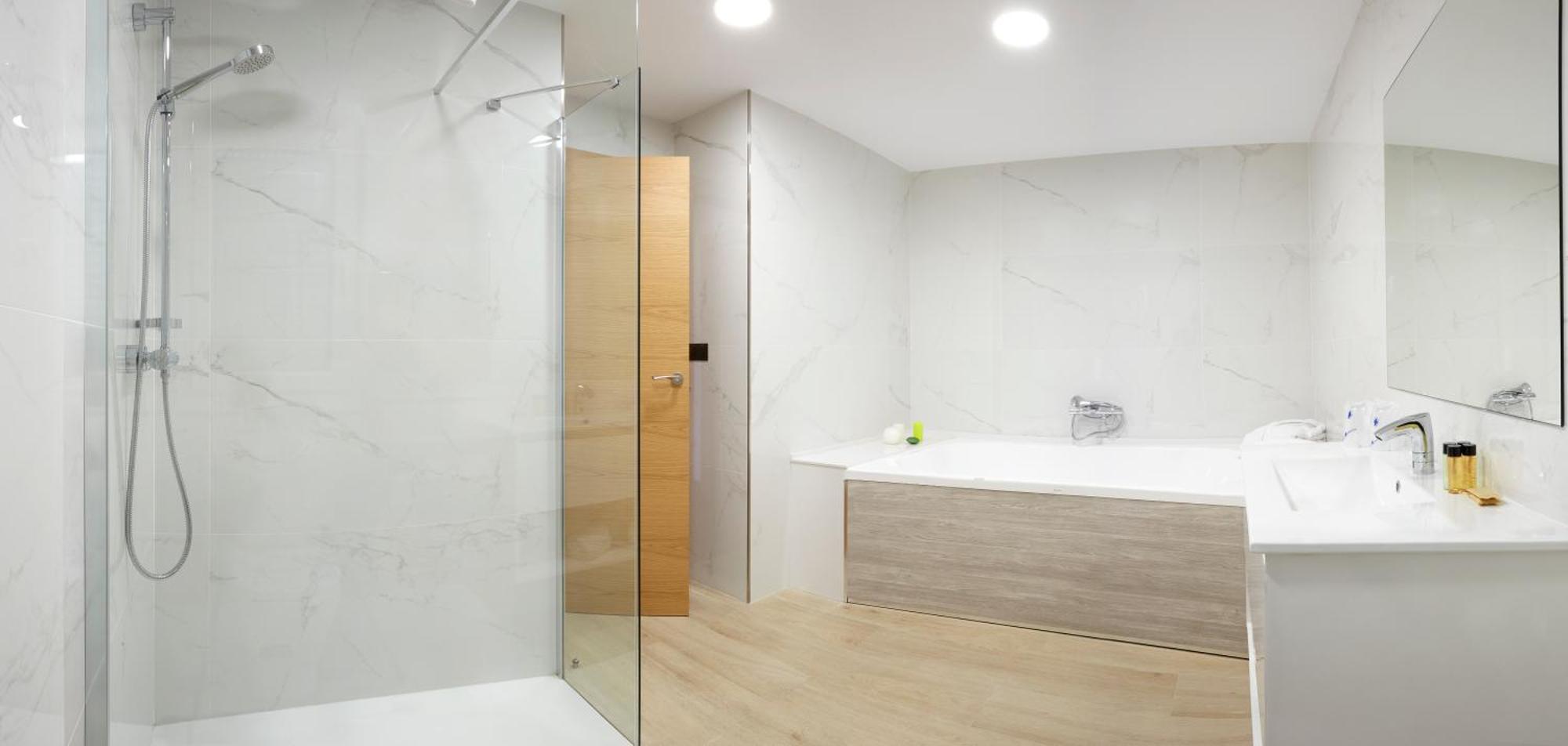 Hotel Arias Aeropuerto Santiago Del Monte Ngoại thất bức ảnh
