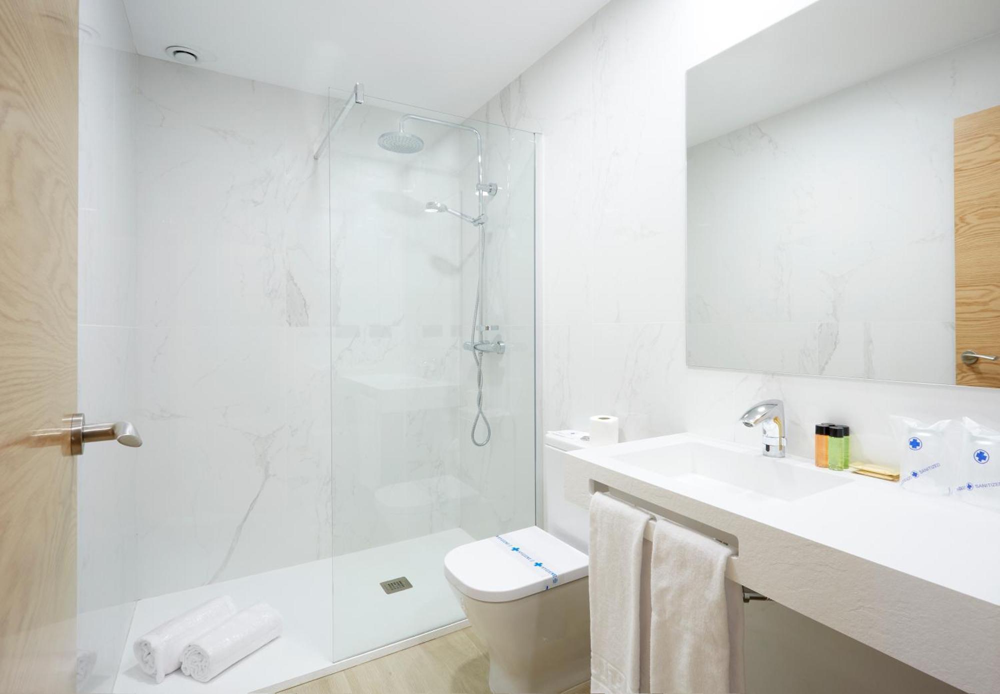 Hotel Arias Aeropuerto Santiago Del Monte Ngoại thất bức ảnh