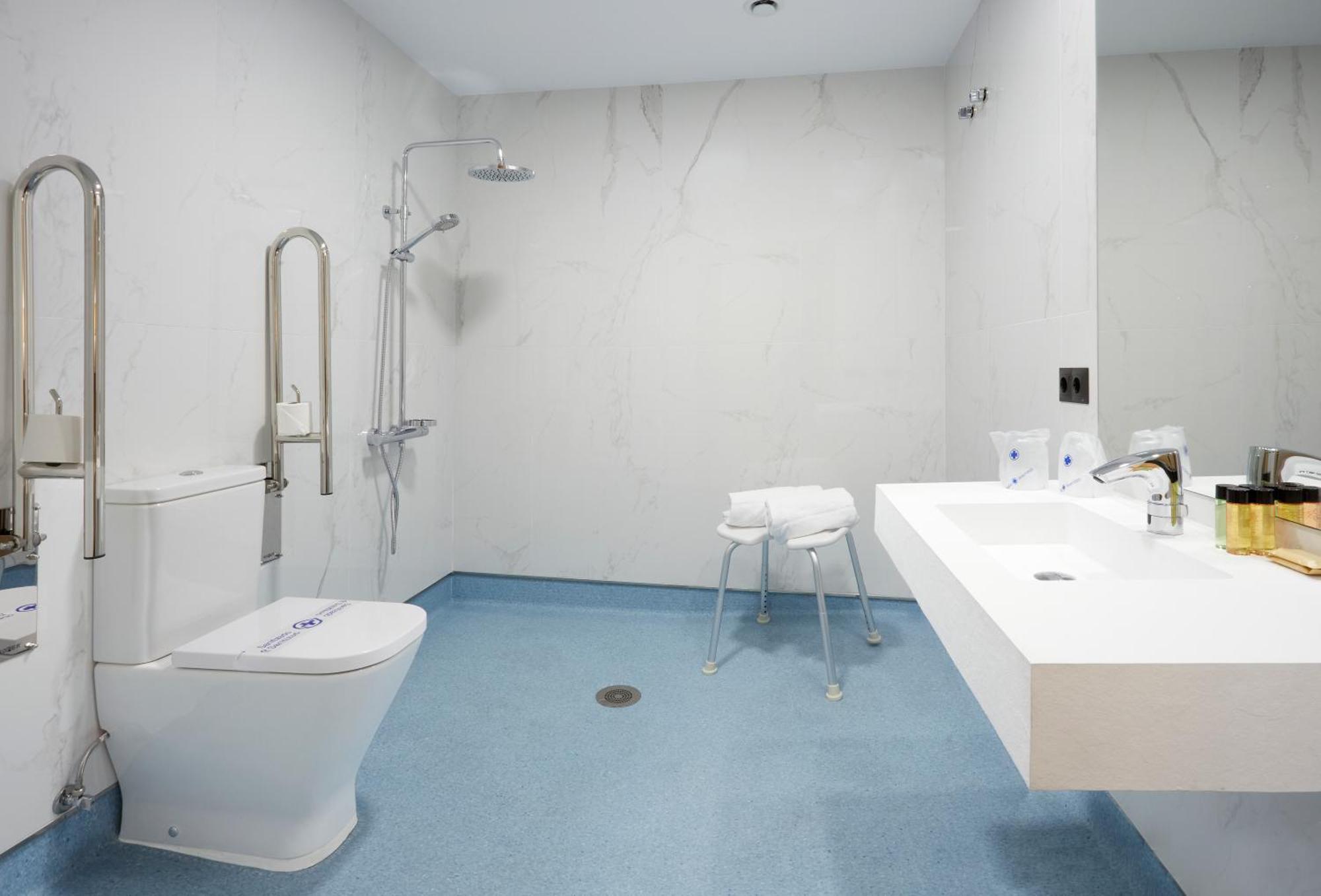 Hotel Arias Aeropuerto Santiago Del Monte Ngoại thất bức ảnh