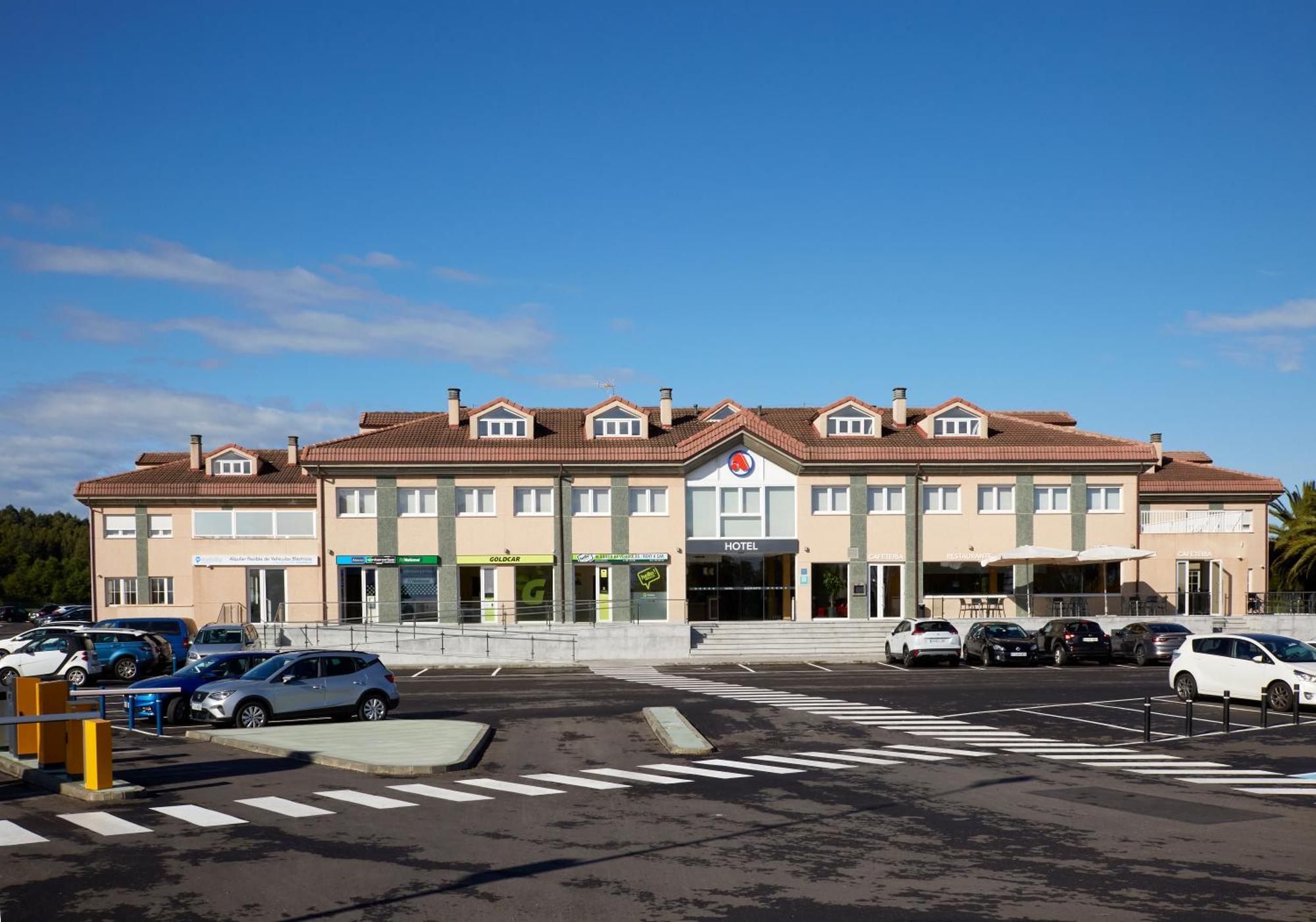 Hotel Arias Aeropuerto Santiago Del Monte Ngoại thất bức ảnh