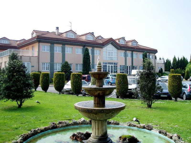 Hotel Arias Aeropuerto Santiago Del Monte Ngoại thất bức ảnh